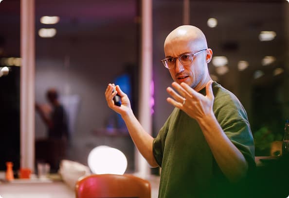 Ваня Замесин выступает